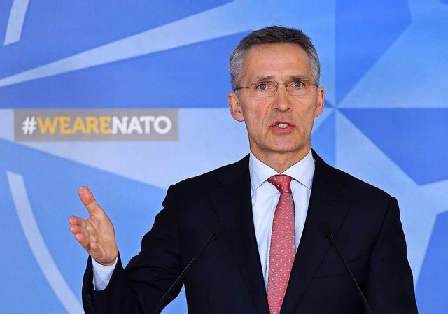 Nato-Generalsekretr Jens Stoltenberg hlt ein waches Auge auf Freiburg.  | Foto: EMMANUEL DUNAND