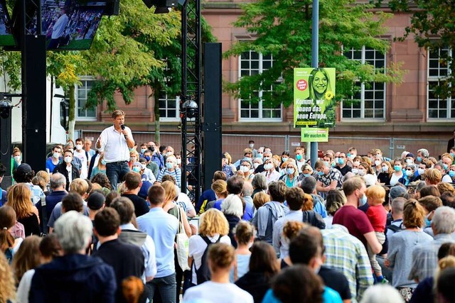 Robert Habeck spricht auf dem Platz der Alten Synagoge.  | Foto: Ingo Schneider