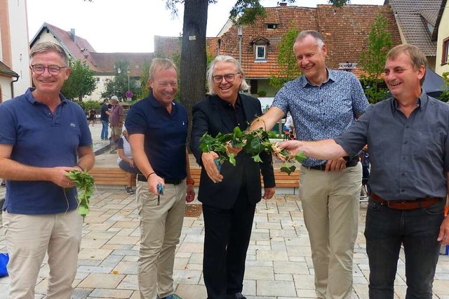 Zur offiziellen Erffnung des Dorfplat...toll, Thomas Breig und Karsten Norman.  | Foto: Andrea Gallien