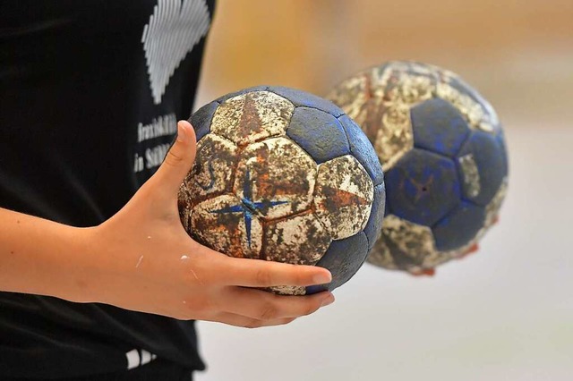 Zum Handball knnen die Drittliga-Spie...Beide Spielerinnen sind in Quarantne.  | Foto: Achim Keller
