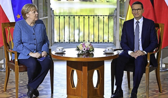 Kanzlerin Angela Merkel und Polens Premier Mateusz Morawiecki  | Foto: Piotr Nowak (dpa)