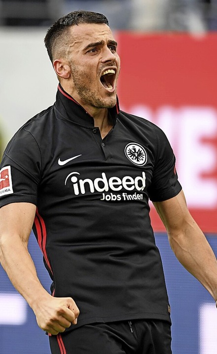 Filip Kostic freut sich über sein Tor gegen seinen Ex-Verein.  | Foto: Arne Dedert (dpa)
