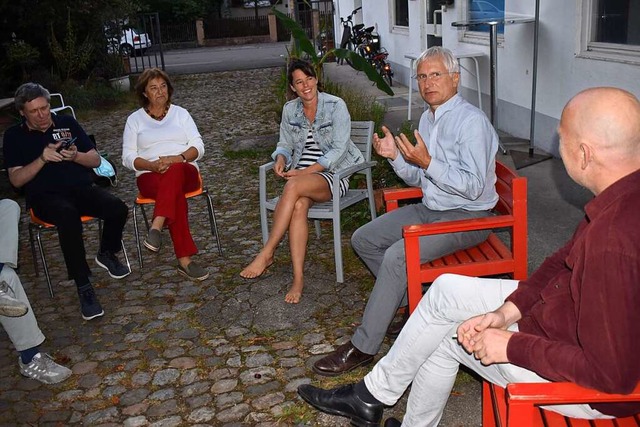 Gerhard Zickenheiner (rechts) diskutie...tour ber die berhitzung von Stdten.  | Foto: Hrvoje Miloslavic