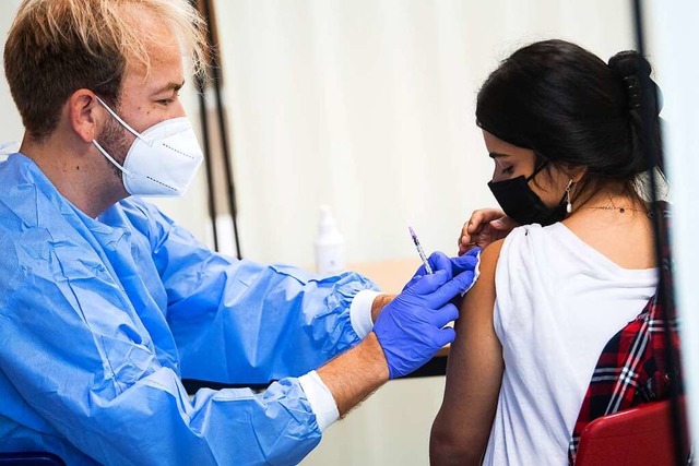 Corona-Impfungen gibt es nun auch spontan.  | Foto: Bernd von Jutrczenka (dpa)