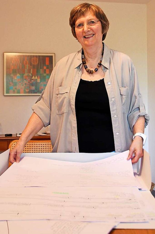 Auf Papier entwirft die Autorin Gudrun...rnge fr ihre G.F. Goldenfels-Krimis.  | Foto: Erika Sieberts
