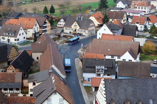 Der Blick auf den Dorfplatz mit Rathau...fnahme von Schuttern aus dem Jahr 2015  | Foto: Christoph Breithaupt