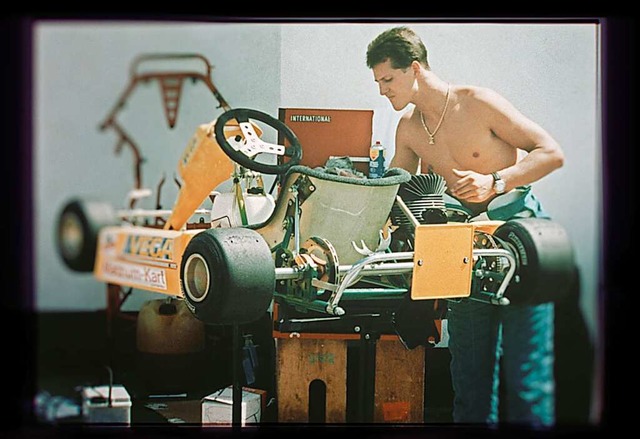 Wie alles begann: der junge Michael Schumacher mit einem Kart (Szenenfoto)  | Foto: Krling Motorsport Bild GmbH (dpa)