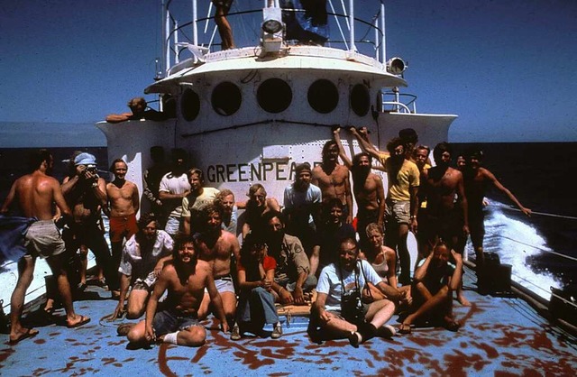 Die Greenpeace-Besatzung an Bord der &...end der Amchitka-Kampagne im Jahr 1971  | Foto: Robert Keziere (dpa)