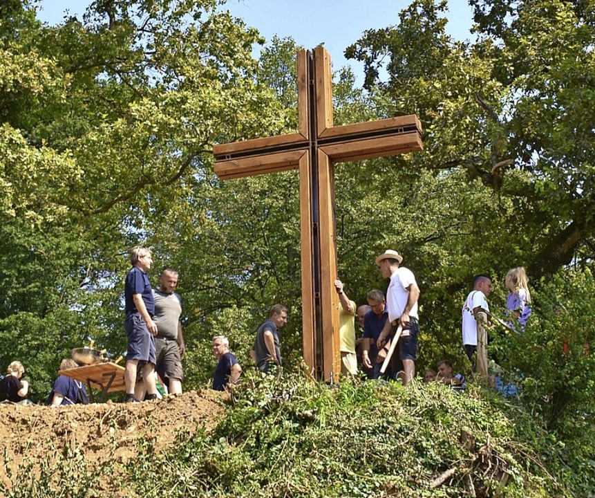 Zu Ehren der Toten hat der Verein beim...rheim Haselstaude ein Kreuz errichtet.  | Foto: Männergesangverein Kippenheim