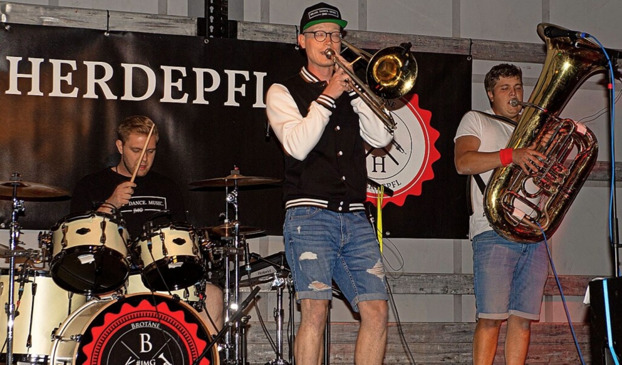 Blasmusik-Power von &#8222;Brotne Herdepfl&#8220;    | Foto: Wolfgang Scheu