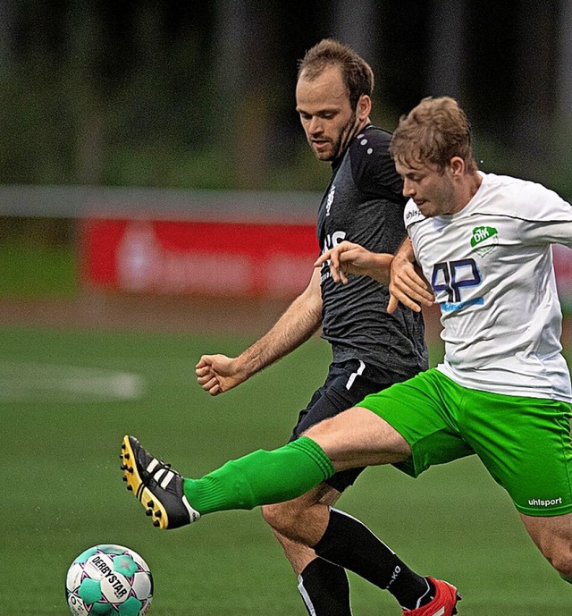 Niklas Bernhart (links) vom TuS Bonndo...eine Teamkollegen unterlagen mit 0:1.   | Foto: Wolfgang Scheu