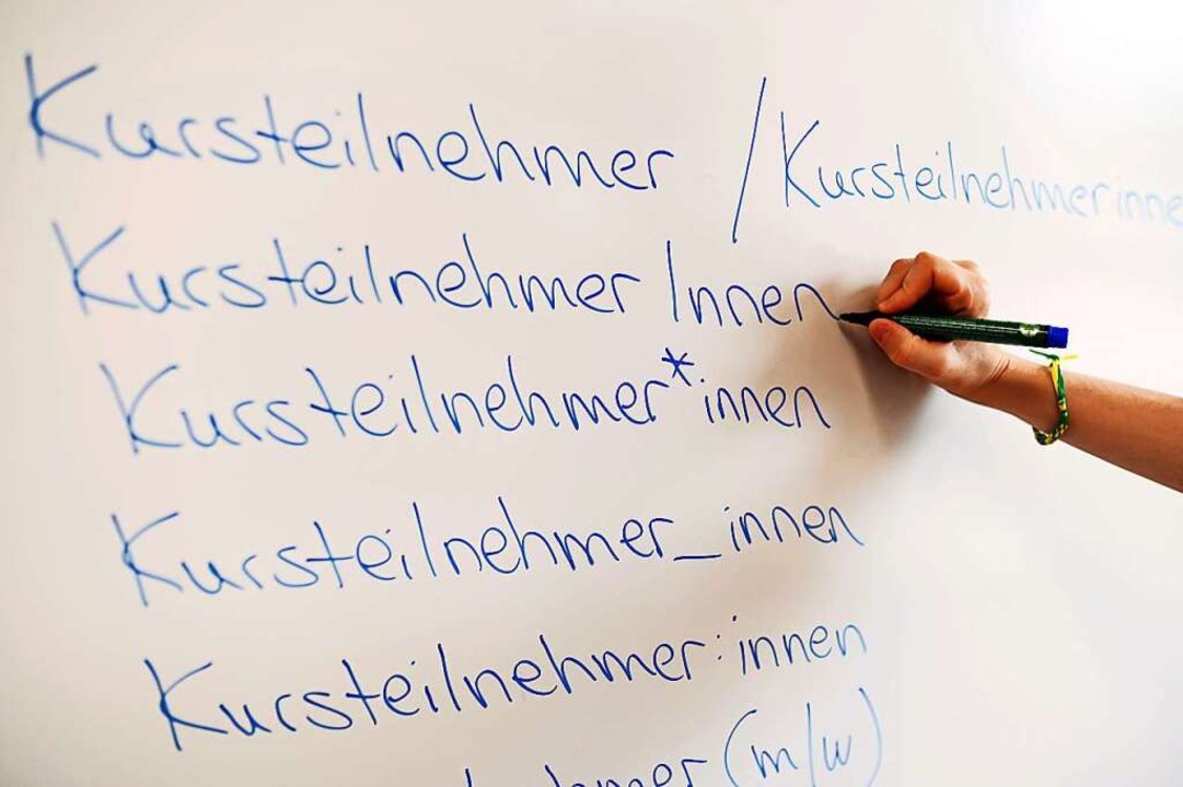 Formen gendergerechter Sprache gibt es viele.  | Foto: Uli Deck (dpa)