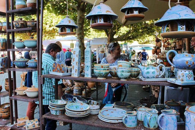 Der Kanderner Keramikmarkt gibt nicht ...en auch beraus reizvolle Durchblicke.  | Foto: Victoria Langelott