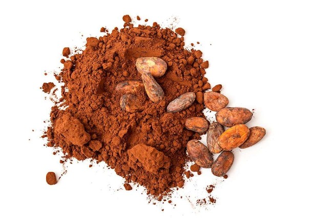 Daraus wird Schokolade gemacht: Kakaobohnen &#8211; ganz und zerrieben  | Foto: Wolfgang Mcke  (stock.adobe.com)