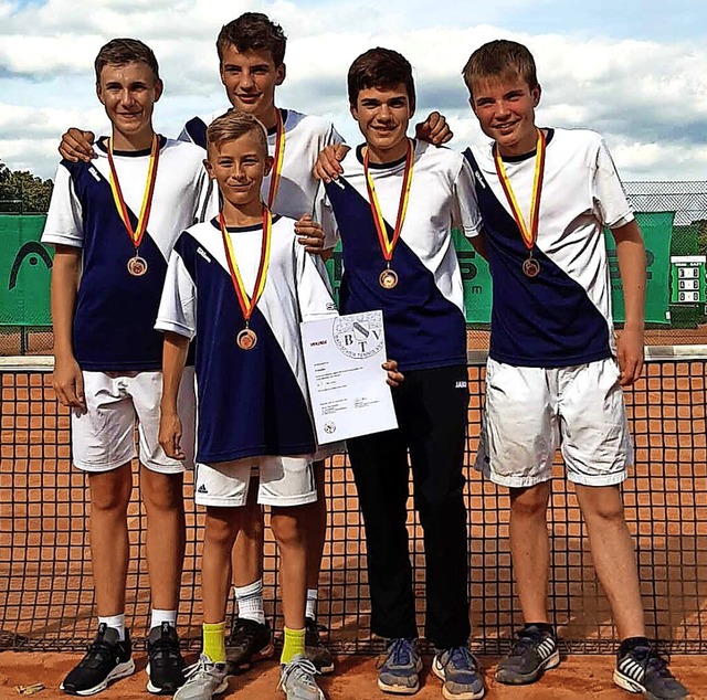 Die erfolgreichen jungen Tennisspieler...tlinger und (vorne) Alessio Stmpfli.   | Foto: Tennisclub Bonndorf
