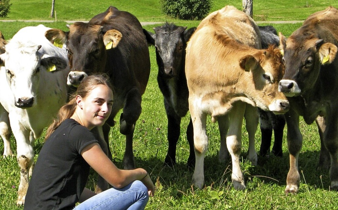 Landwirtin Alina Strütt  fühlt sich wo...ch arbeitet, gibt es davon reichlich.   | Foto: Ulrike Spiegelhalter
