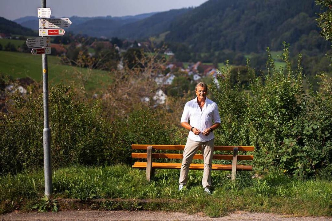 Schlagersänger Reiner Kirsten an seine...erhalb seines Heimatortes Oberprechtal  | Foto: Patrik Müller