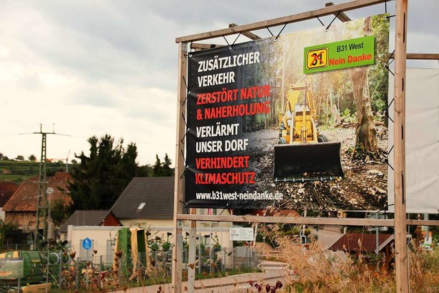 In den betroffenen Gemeinden &#8211; w... Protest ber solche Plakate sichtbar.  | Foto: Mario Schneberg