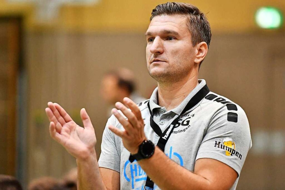 Trainer Ivan Mlinarevic will bei der S...e aggressive Abwehr zum Erfolg kommen.  | Foto: Achim Keller