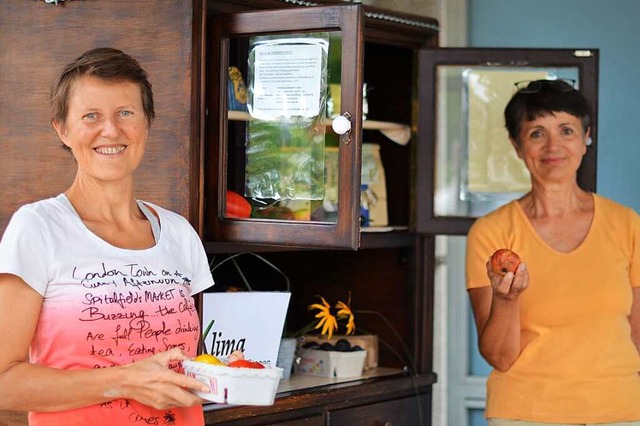 Regina Frey (links) und Anette Blthge...den ersten Tagen gut angenommen wurde.  | Foto: Kathrin Blum