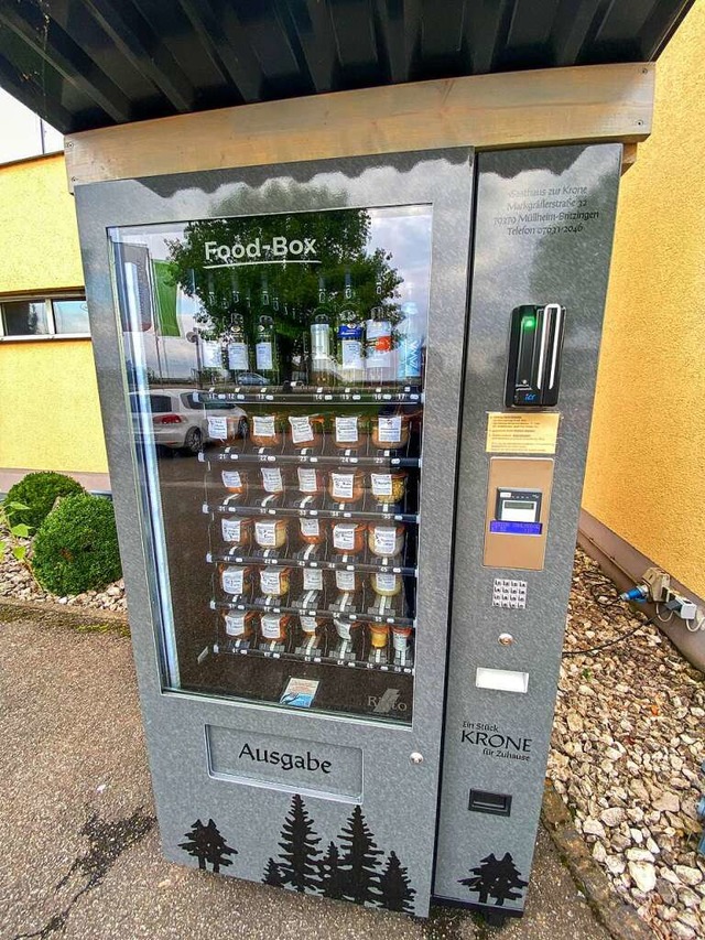 Wein und leckere Gerichte im Weckglas ... diesem Automaten an der WG in Auggen.  | Foto: Alexander Huber