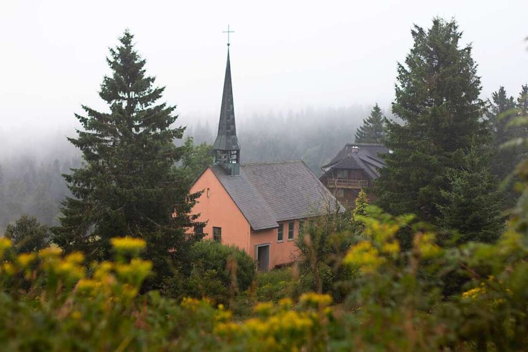 Die Piuskapelle an einem nebligen Morgen im August.  | Foto: Patrik Müller