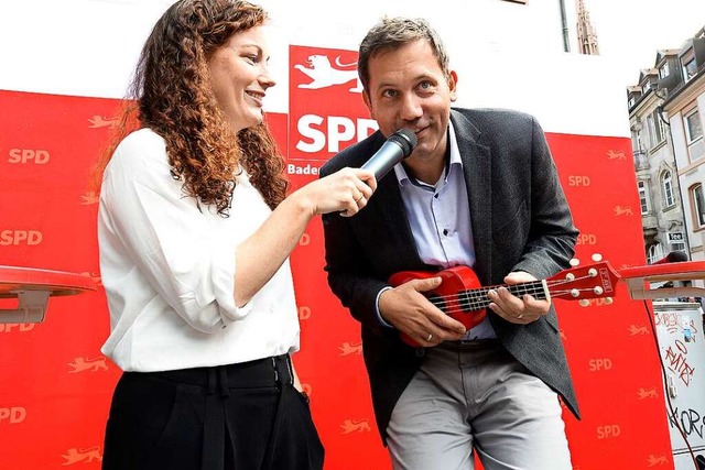 Julia Shne und Lars Klingbeil am Freitag auf der Bhne am Rathausplatz  | Foto: Ingo Schneider