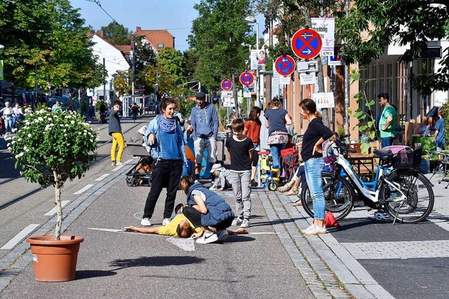 Seit 10 Uhr morgens ist die Carl-Kistner-Strae fr Autos gesperrt.  | Foto: Thomas Kunz