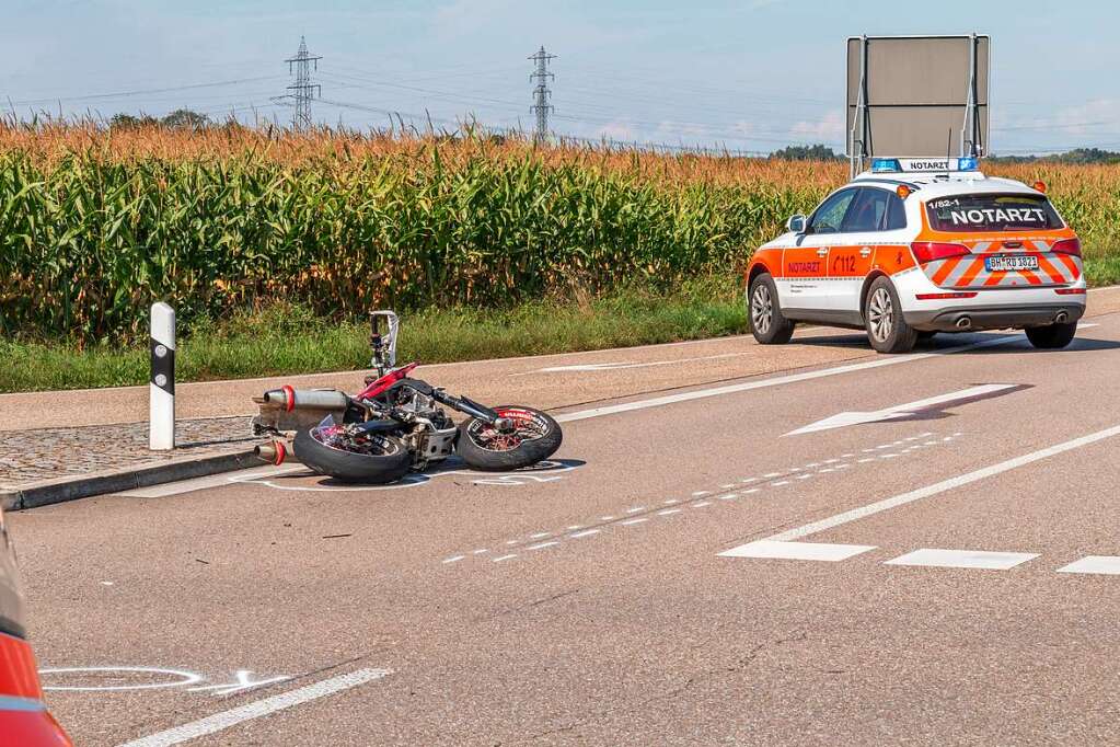 Auto Missachtet Vorfahrt – 18-jähriger Motorradfahrer Stirbt In Sasbach ...