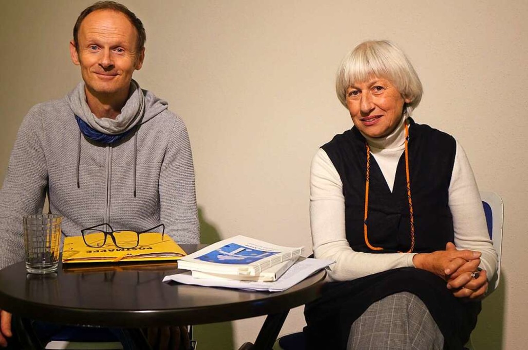 Claudia Scherer und Jochen Weeber gest...ur&#8220; im Museumskeller Schopfheim.  | Foto: Roswitha Frey