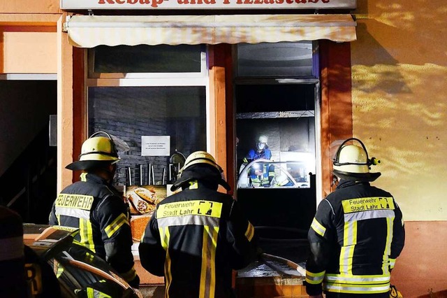 Die Feuerwehr im Einsatz  | Foto: Wolfgang Knstle