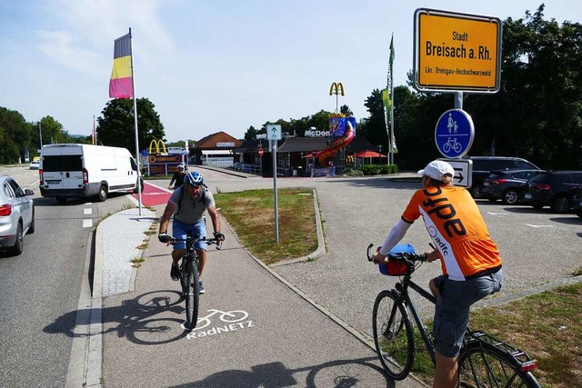 Auf der Rheinbrcke  am Grenzbergang ...aus zwei Richtungen den Radweg teilen.  | Foto: Sattelberger