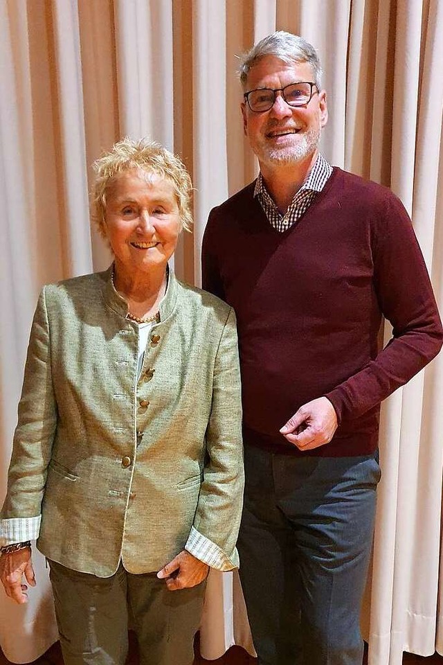 Kreisjgermeisterin Elisabeth Keil mit ihrem Nachfolger Frank Moszka  | Foto: Julius Wilhelm Steckmeister