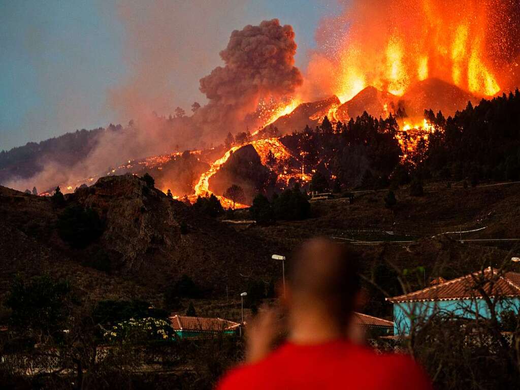 Lava luft aus dem Vulkan der kanarischen Insel La Palma.