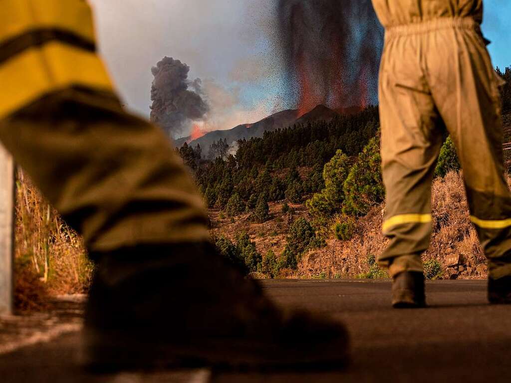 Ein Vulkanausbruch auf der kanarischen Insel La Palma sorgt fr Lavastrme und Brnde.