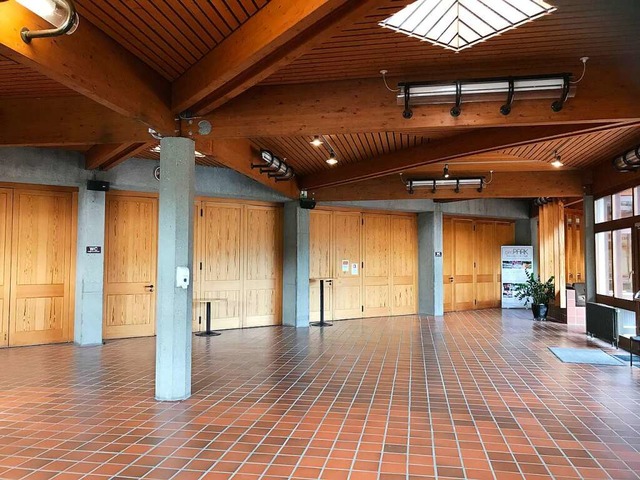 Das Kurhaus-Foyer knnte einladender w... eine Modernisierung ins Auge gefasst.  | Foto: Jutta Schtz