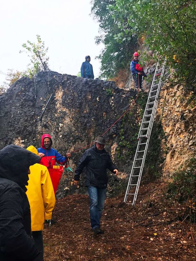 Die Bergwacht sicherte die Besucher beim Auf- und Abstieg.  | Foto: Jutta Schtz