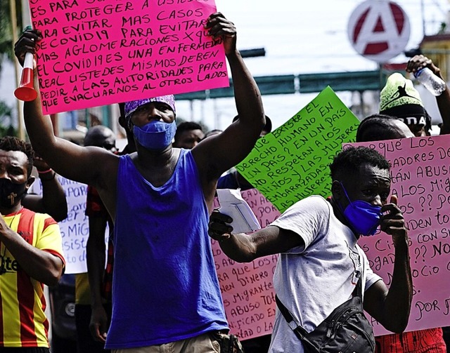 Migranten aus Haiti demonstrieren in den USA.  | Foto: Marco Ugarte