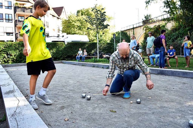 Der neue Bouleplatz neben dem Spielpla...zu generationenbergreifenden Matches.  | Foto: Thomas Kunz