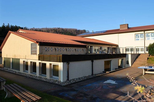 Die Mehrzweckhalle Oberwinden auf der ...ude auch optisch eine Einheit bilden.  | Foto: Nikolaus Bayer