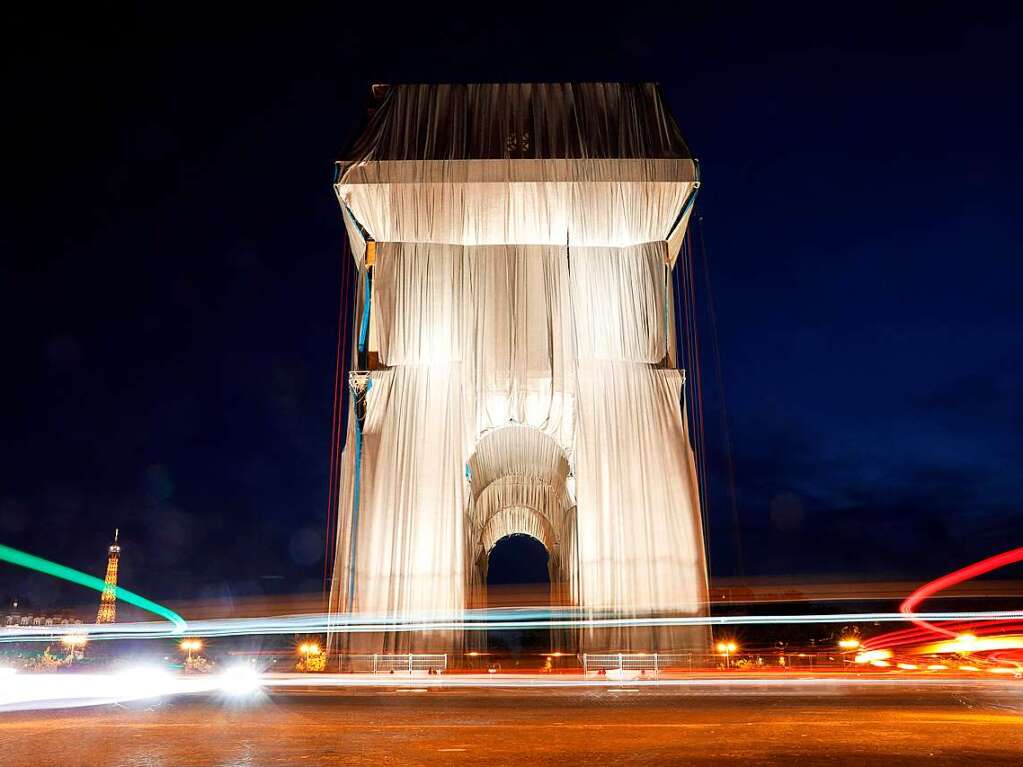 Der Triumphbogen, eingehllt nach Plnen von Christo und Jeanne-Claude.