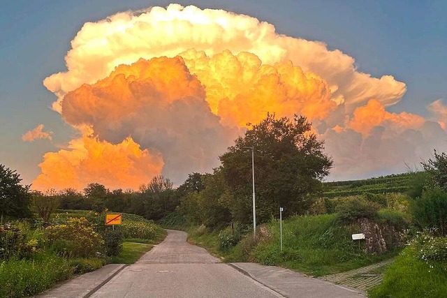 Geradezu dramatisch nimmt sich dieses Wolken-Ungetm aus.  | Foto: Giancarlo Negri