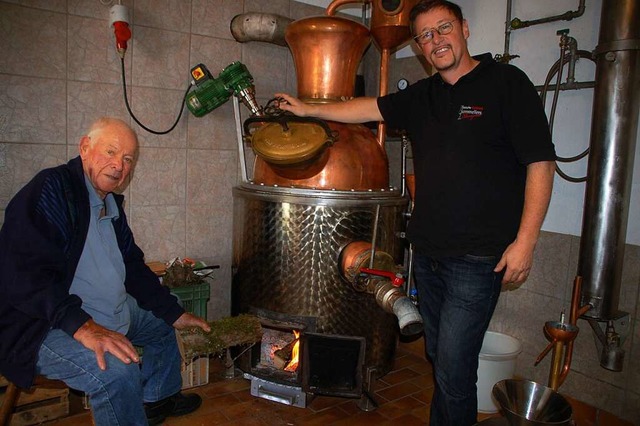 Ralf Mehlin und sein Vater Kurt Mehlin im Brennraum  | Foto: Petra Wunderle