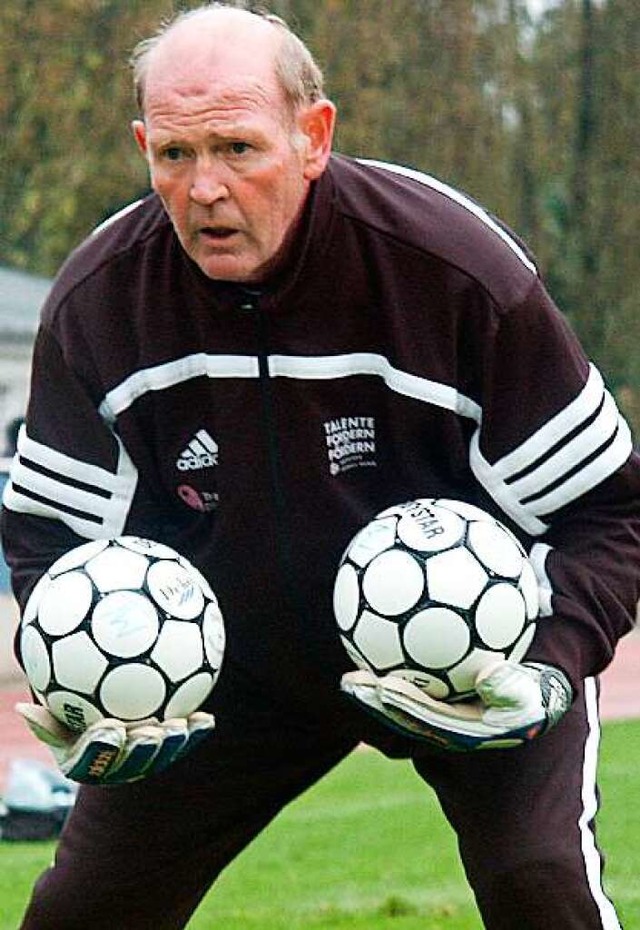 Gnter Wienhold im Jahr 2002 whrend s...beit als DFB-Sttzpunkttrainer in Weil  | Foto: Peter Gerigk