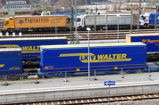 Noch mehr Gter sollen auf den Zug, in...halb ein Gterverkehrszentrum geplant.  | Foto: Victoria Langelott