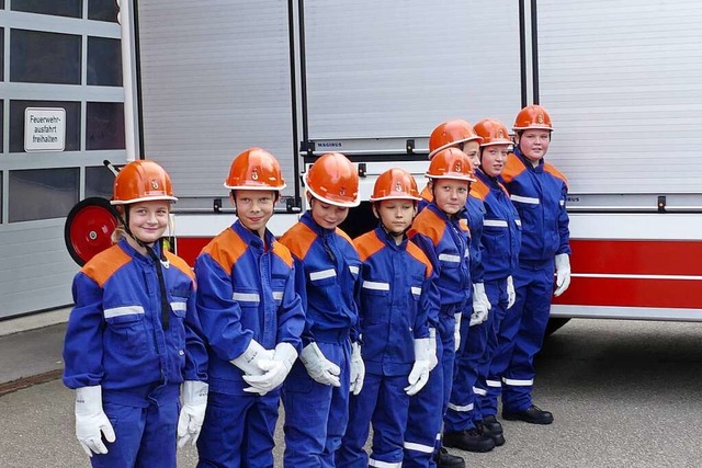 Die acht neuen Mitglieder der Jugendfeuerwehr Lffingen.  | Foto: Martin Wunderle