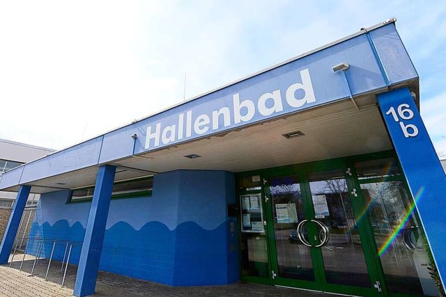 Das Hallenbad Hochdorf soll &#8211; wi...11; erst am 8. November wieder ffnen.  | Foto: Ingo Schneider
