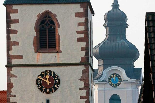 Kirchenglocken läuten plötzlich zeitgleich und verwirren die Friesenheimer
