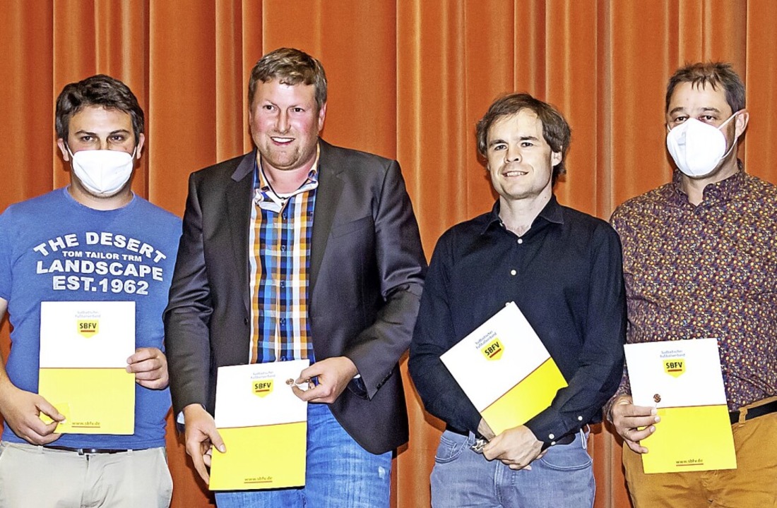 Vom Badischen Fußballverband wurden (v... Amann und Edgar Kaiser ausgezeichnet.  | Foto: Wilfried Dieckmann