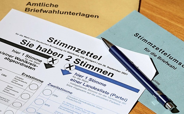 Auch Stimmen der Briefwahl werden erst am Sonntag ab 18 Uhr ausgezhlt.  | Foto: Bernd Weibrod (dpa)